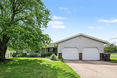 3209-3211 Coach, Kentwood, MI 49512