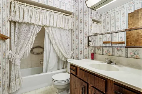 Bath - 11621 M-216, Marcellus, MI 49067 photo 1 of 2