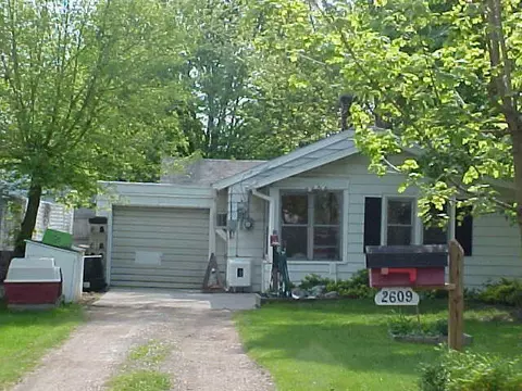 2609 Maplewood, Lansing, MI 48901