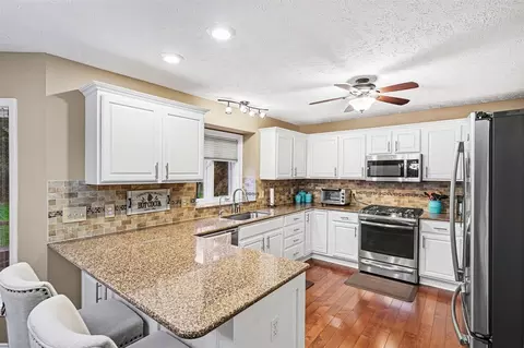 Kitchen - 7629 Setters Pointe, Brighton, MI 48116 photo 1 of 2