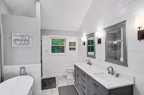 Bath - 7629 Setters Pointe, Brighton, MI 48116 photo 2 of 3