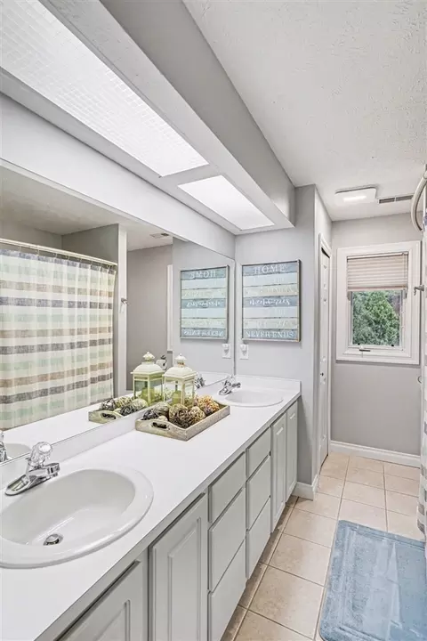 Bath - 7629 Setters Pointe, Brighton, MI 48116 photo 3 of 3