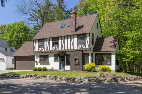 803 Forest Gln, Kalamazoo, MI 49008