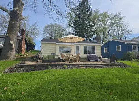 336 Dewey Lk, Brooklyn, MI 49230