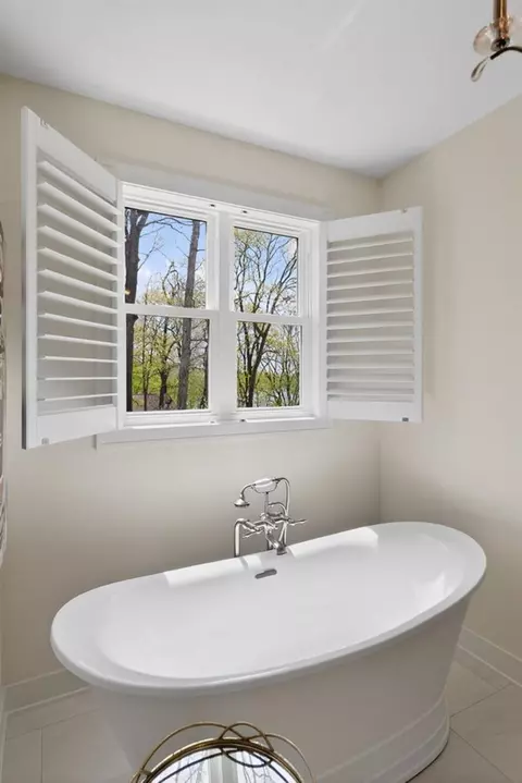 Bath - 58604 E Clear Lk, Three Rivers, MI 49093 photo 3 of 5
