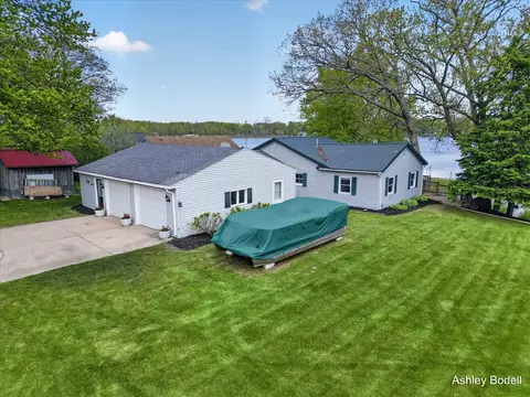 3880 Bell Lk, Ada, MI 49301