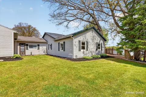 3880 Bell Lk, Ada, MI 49301