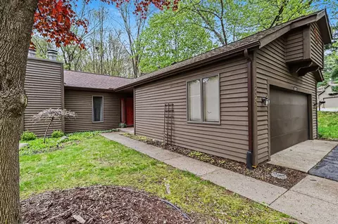 2429 Highpointe, Kalamazoo, MI 49008
