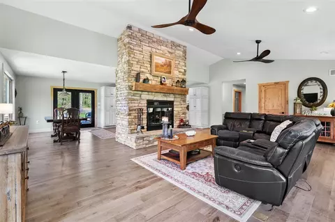 Living - 9797 Graham, Plainwell, MI 49080 photo 3 of 5