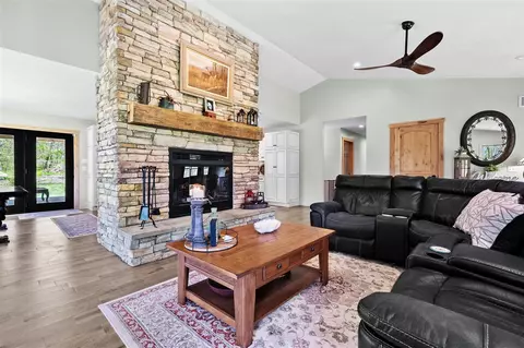 Living - 9797 Graham, Plainwell, MI 49080 photo 4 of 5