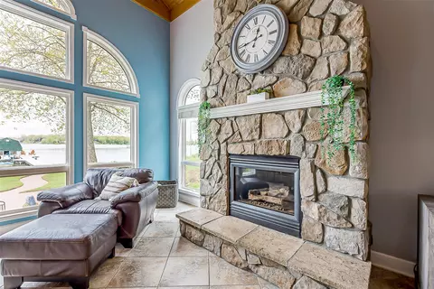 Living - 5256 Edgelake, Pinckney, MI 48169 photo 6 of 6