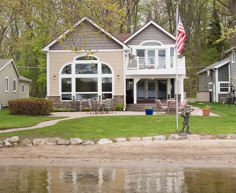Exterior - 5256 Edgelake, Pinckney, MI 48169 photo 3 of 17