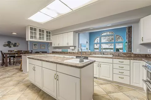 Kitchen - 5256 Edgelake, Pinckney, MI 48169 photo 4 of 4
