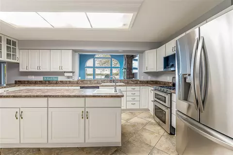 Kitchen - 5256 Edgelake, Pinckney, MI 48169 photo 3 of 4