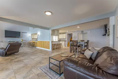 Living - 5256 Edgelake, Pinckney, MI 48169 photo 4 of 6