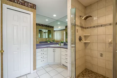Bath - 5256 Edgelake, Pinckney, MI 48169 photo 5 of 5