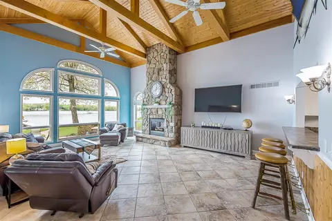 Living - 5256 Edgelake, Pinckney, MI 48169 photo 1 of 6