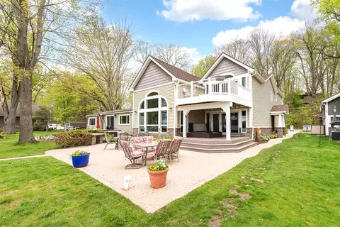 Exterior - 5256 Edgelake, Pinckney, MI 48169 photo 2 of 17