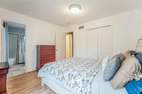 Bedroom - 5256 Edgelake, Pinckney, MI 48169 photo 5 of 7