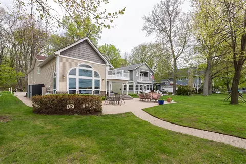 Exterior - 5256 Edgelake, Pinckney, MI 48169 photo 7 of 17