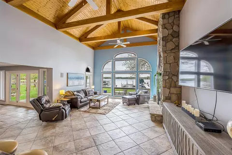 Living - 5256 Edgelake, Pinckney, MI 48169 photo 3 of 6