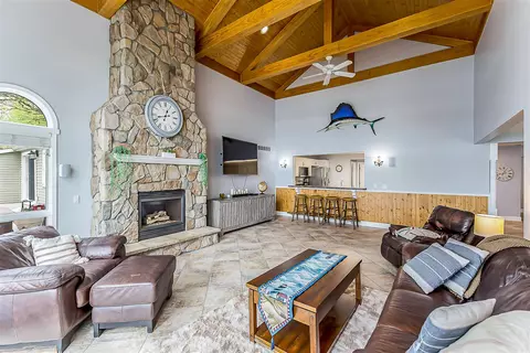 Living - 5256 Edgelake, Pinckney, MI 48169 photo 5 of 6