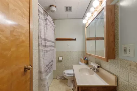 Bath - 2780 Beebe, Niles, MI 49120 photo 1 of 2