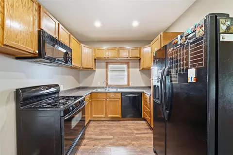 Kitchen - 157 N Dettman, Jackson, MI 49202 photo 2 of 3