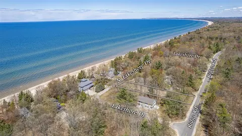 4674 N Lakeshore, Mears, MI 49436