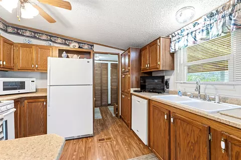 Kitchen - 10175 E R, Scotts, MI 49088 photo 3 of 4