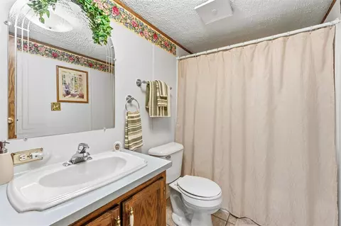 Bath - 10175 E R, Scotts, MI 49088 photo 3 of 3