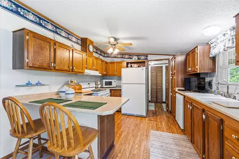 Kitchen - 10175 E R, Scotts, MI 49088 photo 1 of 4