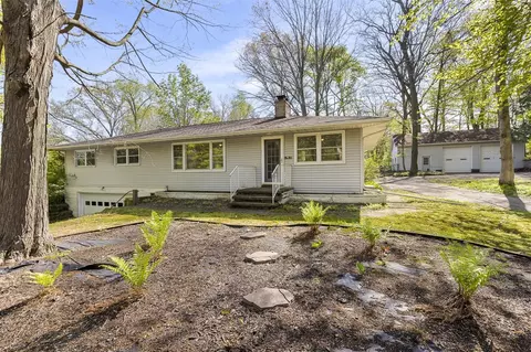 247 Holly, Battle Creek, MI 49037