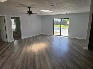 Living - 757 Tomahawk, Coldwater, MI 49036 photo 2 of 3