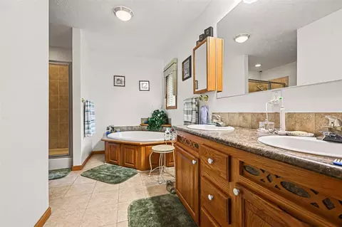 Bath - 584 Orchard, Marshall, MI 49068 photo 2 of 2