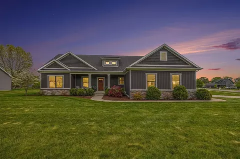 4001 Fox Woods, Saint Joseph, MI 49085