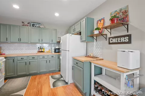 Kitchen - 879 Flat Riv, Lowell, MI 49331 photo 3 of 4
