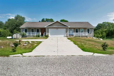 879 Flat Riv, Lowell, MI 49331