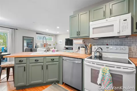 Kitchen - 879 Flat Riv, Lowell, MI 49331 photo 2 of 4