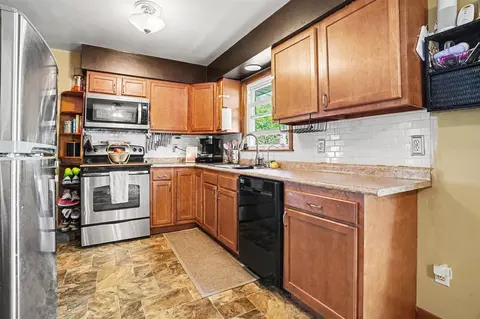 Kitchen - 15052 N North Park, Constantine, MI 49042 photo 3 of 3