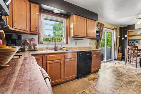 Kitchen - 15052 N North Park, Constantine, MI 49042 photo 2 of 3