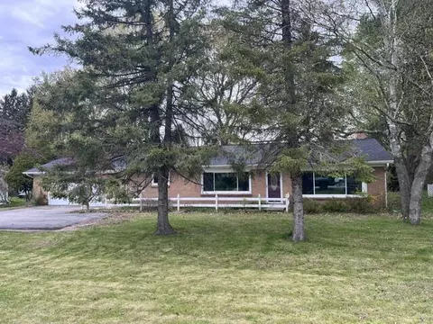 1056 E Parkdale, Manistee, MI 49660