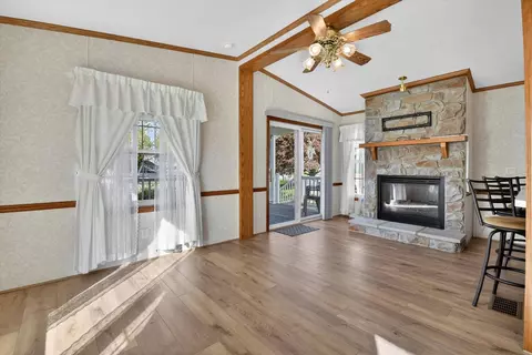 Living - 563 Willow, Coldwater, MI 49036 photo 2 of 3