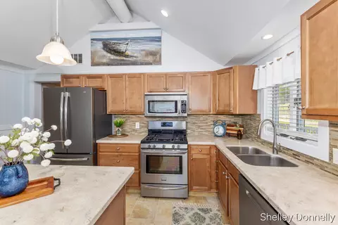 Kitchen - 1071 E Hess Lk, Grant, MI 49327 photo 2 of 5