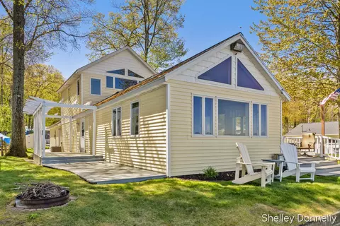 Exterior - 1071 E Hess Lk, Grant, MI 49327 photo 3 of 8