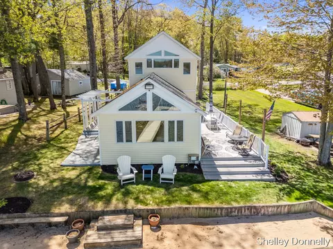 Exterior - 1071 E Hess Lk, Grant, MI 49327 photo 1 of 8