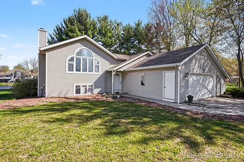 429 Pine Lk, Holland, MI 49424