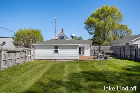 Exterior - 322 E Gardner, Sparta, MI 49345 photo 6 of 9