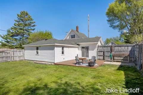 Exterior - 322 E Gardner, Sparta, MI 49345 photo 4 of 9
