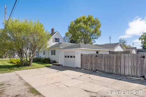 Exterior - 322 E Gardner, Sparta, MI 49345 photo 3 of 9